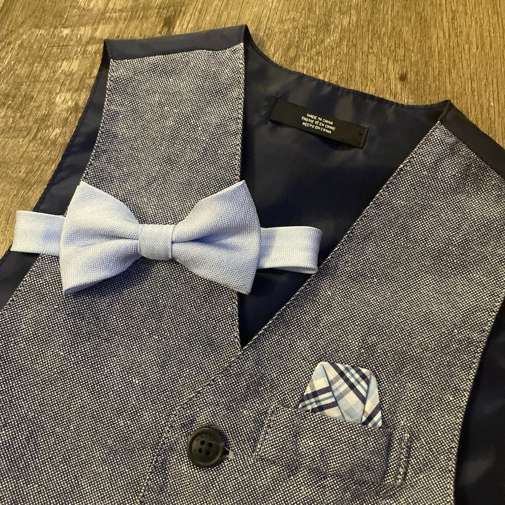 Boys vest with light blue bowtie - Picture 3 of 3